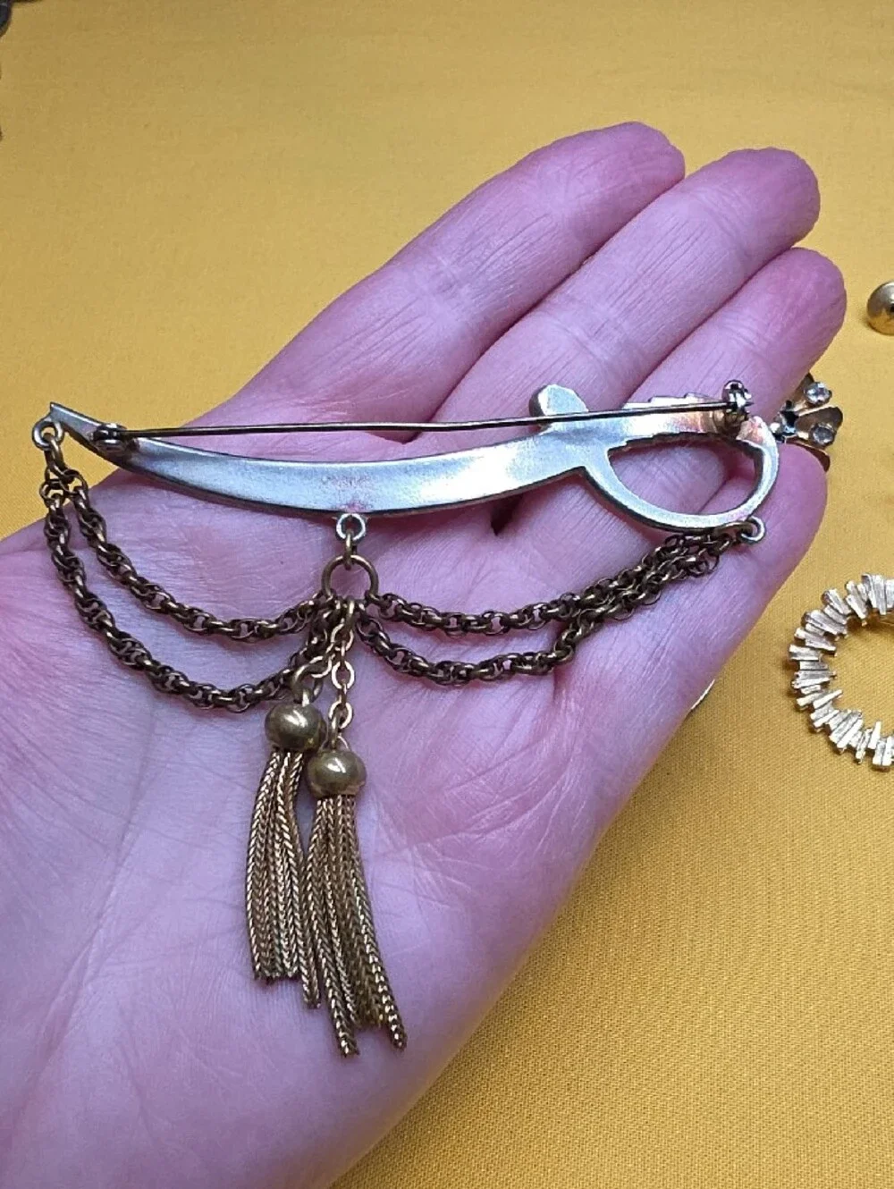 ✨ Gorgeous 8-piece Vintage Estate Costume Jewelry Brooch & Pin Lot ✨️